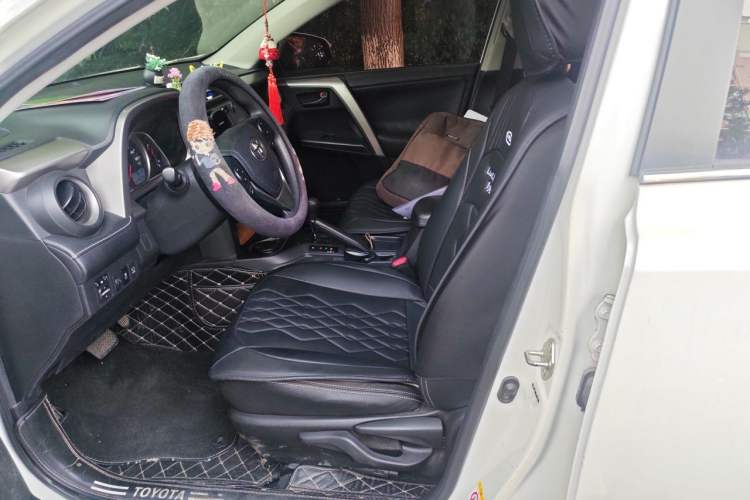 Used Toyota RAV4 2016 2.0L CVT Two-Wheel Drive Fashion Edition China V Standard Left Front Seat