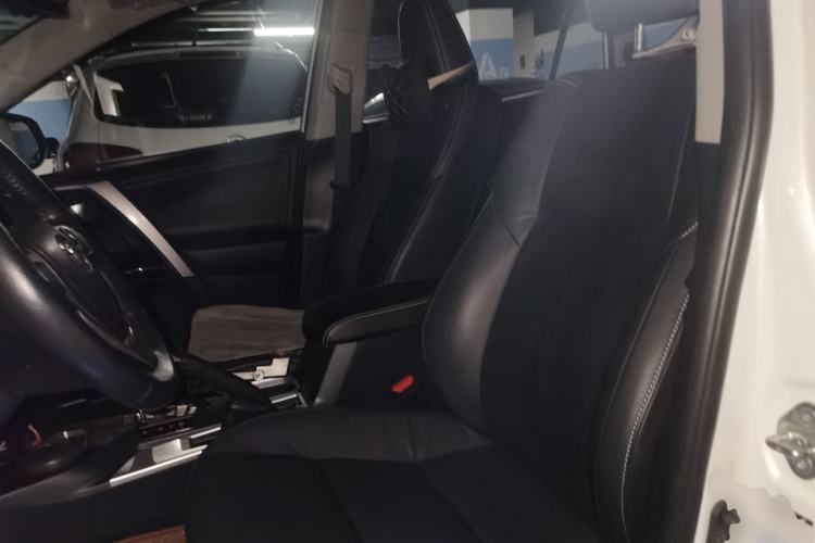 Used Toyota RAV4 2016 2.5L Automatic 4x4 Elite Edition Left Front Seat