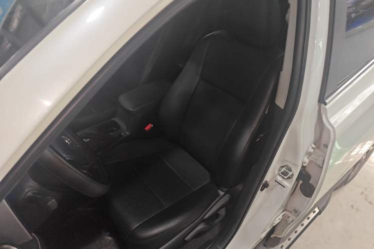 Used Toyota RAV4 2016 2.0L CVT Two-Wheel Drive Fashion Edition China V Standard Left Front Seat