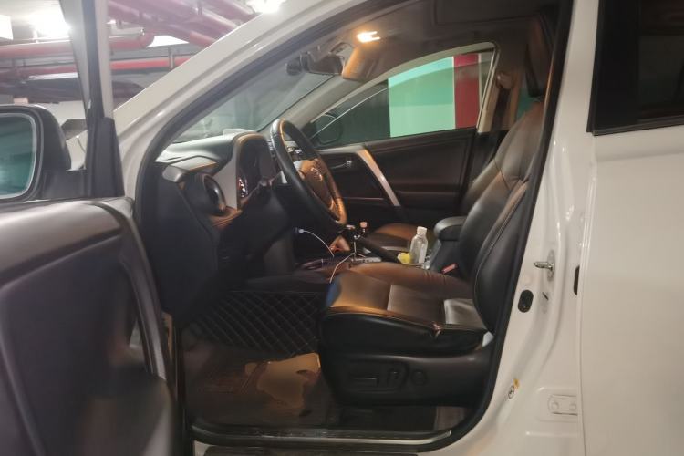 Used Toyota RAV4 2016 2.0L CVT Two-Wheel Drive Smart Edition China V Standard Left Front Seat