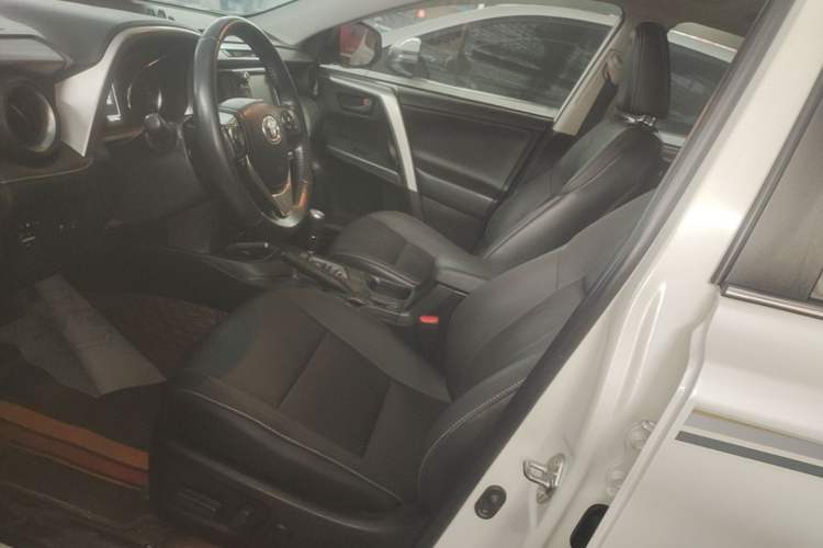 Used Toyota RAV4 2016 2.5L Automatic 4x4 Elite Edition Left Front Seat