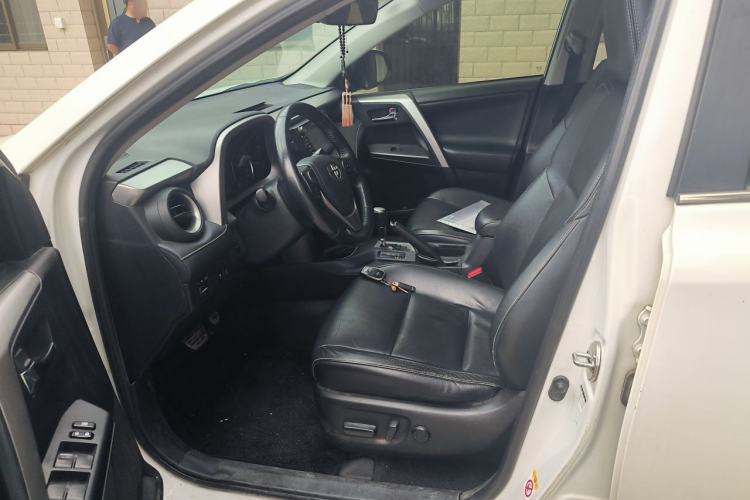 Used Toyota RAV4 2016 2.0L CVT Two-Wheel Drive Smart Edition China V Standard Left Front Seat