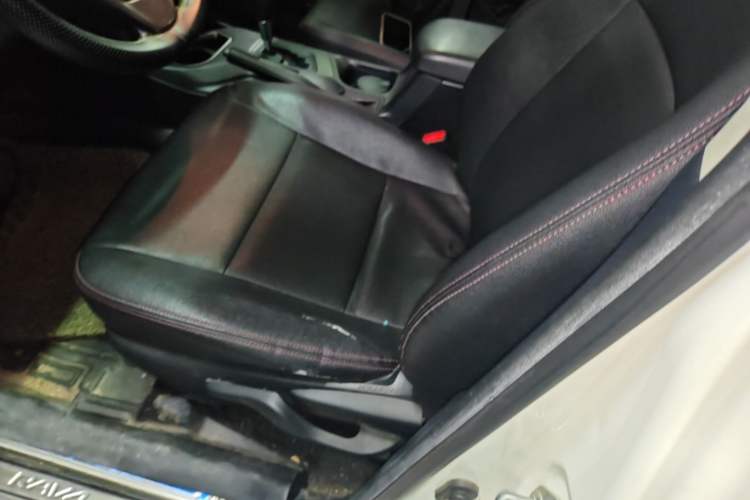 Used Toyota RAV4 2016 2.0L CVT Two-Wheel Drive Fashion Edition China V Standard Left Front Seat