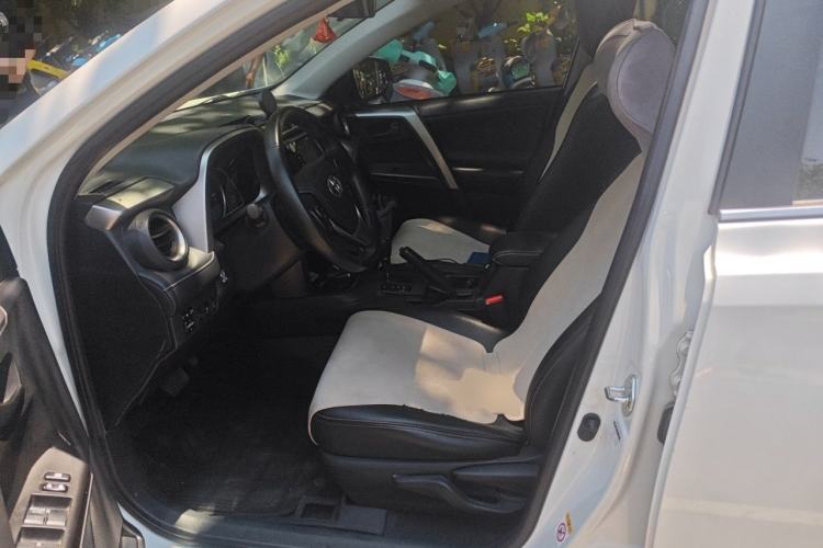 Used Toyota RAV4 2016 2.0L CVT Two-Wheel Drive Fashion Edition China V Standard Left Front Seat