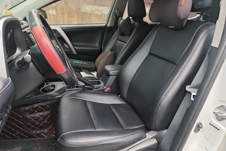 Used Toyota RAV4 2016 2.0L CVT Two-Wheel Drive Fashion Edition China V Standard Left Front Seat