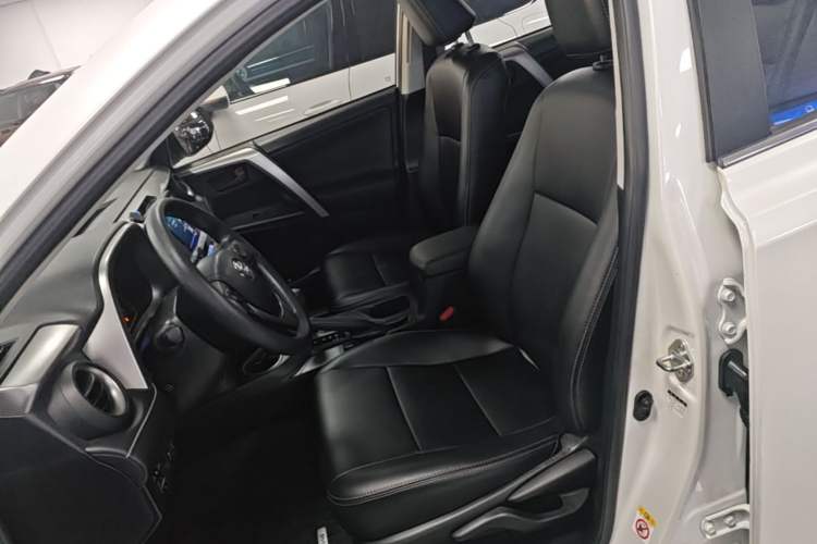 Used Toyota RAV4 2016 2.0L CVT Two-Wheel Drive Fashion Edition China V Standard Left Front Seat