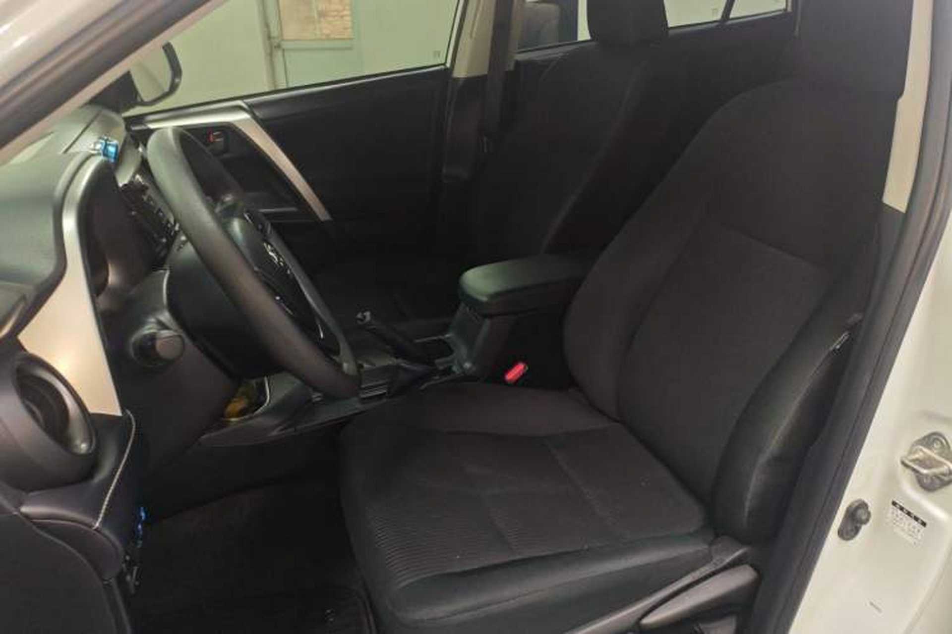 Used Toyota RAV4 2016 2.0L CVT Two-Wheel Drive Fashion Edition China V Standard Left Front Seat