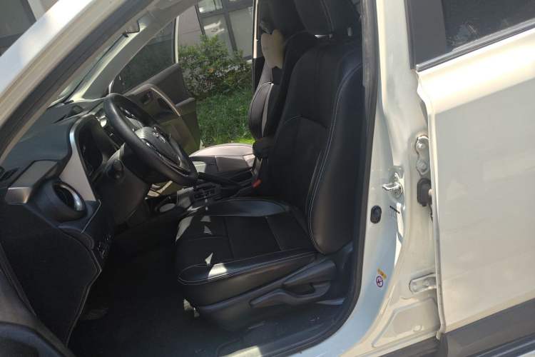 Used Toyota RAV4 2016 2.0L CVT Two-Wheel Drive Fashion Edition China V Standard Left Front Seat