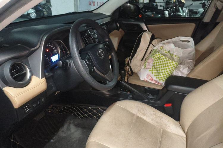 Used Toyota RAV4 2016 2.0L CVT Two-Wheel Drive Fashion Edition China V Standard Left Front Seat