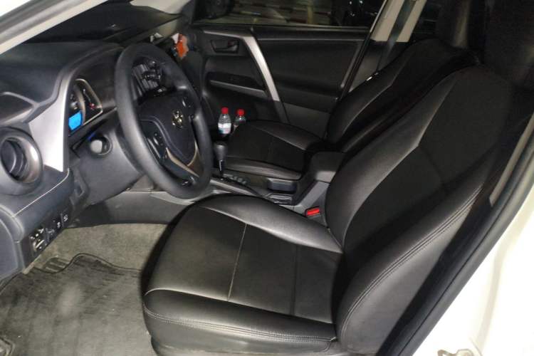 Used Toyota RAV4 2016 2.0L CVT Two-Wheel Drive Fashion Edition China V Standard Left Front Seat