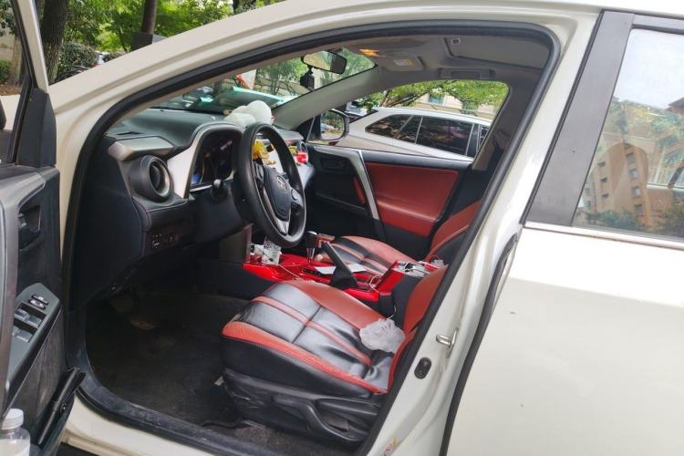Used Toyota RAV4 2016 2.0L CVT Two-Wheel Drive Fashion Edition China V Standard Left Front Seat