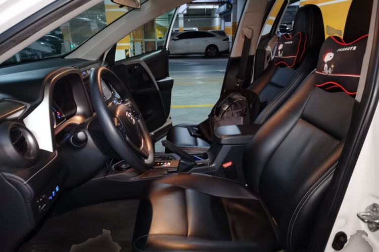 Used Toyota RAV4 2016 2.0L CVT Two-Wheel Drive Fashion Edition China V Standard Left Front Seat