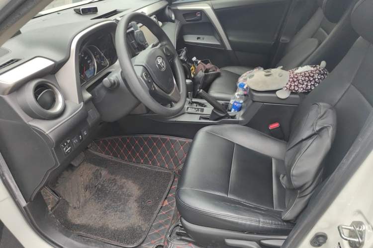 Used Toyota RAV4 2016 2.0L CVT Two-Wheel Drive Fashion Edition China V Standard Left Front Seat