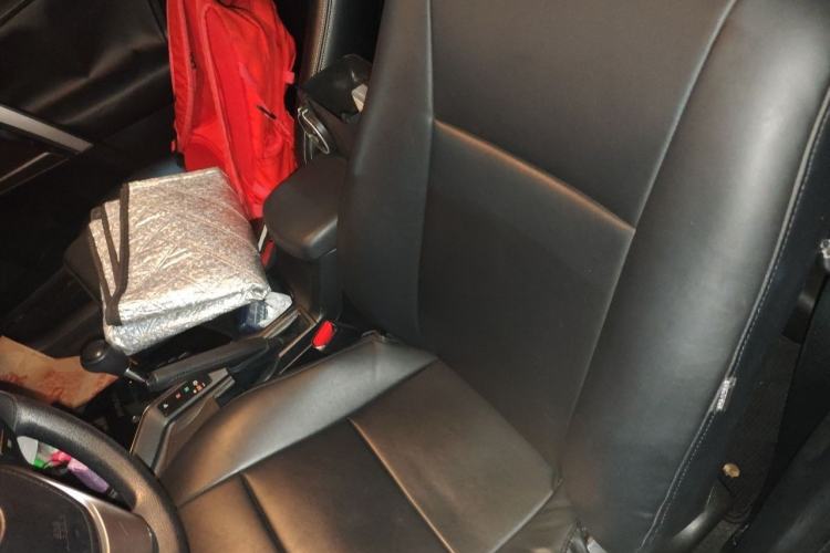 Used Toyota RAV4 2016 2.0L CVT Two-Wheel Drive Fashion Edition China V Standard Left Front Seat