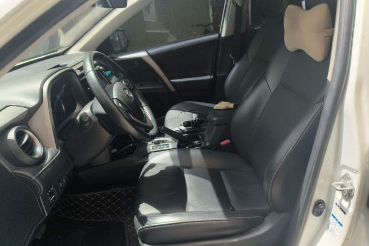 Used Toyota RAV4 2016 2.5L Automatic 4x4 Elite Edition Left Front Seat