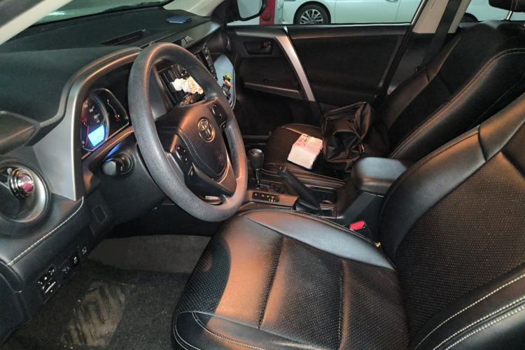 Used Toyota RAV4 2016 2.0L CVT Two-Wheel Drive Fashion Edition China V Standard Left Front Seat