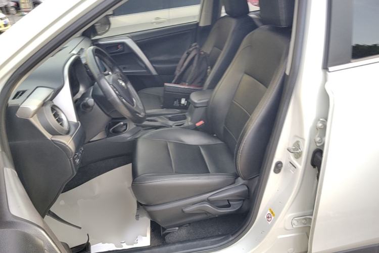 Used Toyota RAV4 2016 2.0L CVT Two-Wheel Drive Fashion Edition China V Standard Left Front Seat