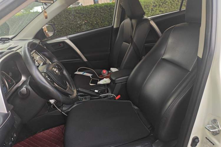Used Toyota RAV4 2016 2.0L CVT Two-Wheel Drive Fashion Edition China V Standard Left Front Seat