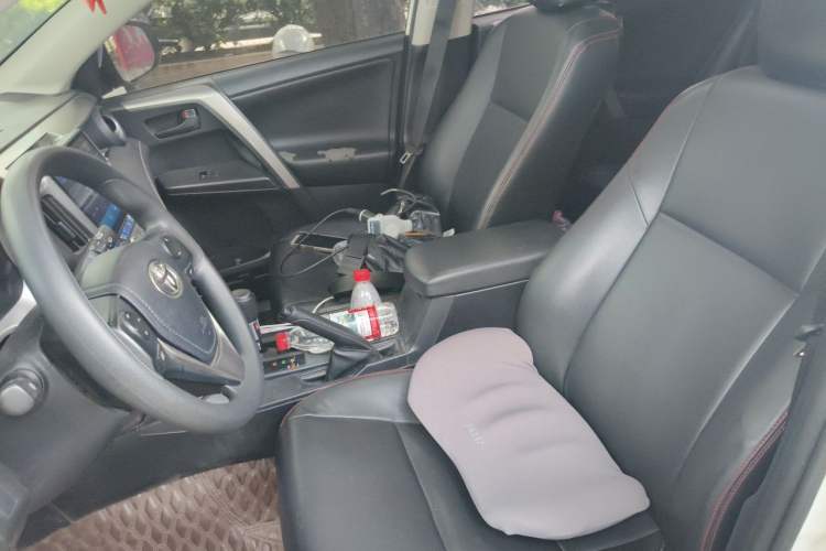 Used Toyota RAV4 2016 2.0L CVT Two-Wheel Drive Fashion Edition China V Standard Left Front Seat