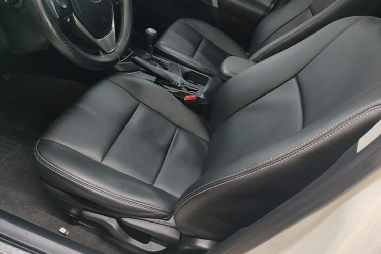 Used Toyota RAV4 2016 2.0L CVT Two-Wheel Drive Fashion Edition China V Standard Left Front Seat