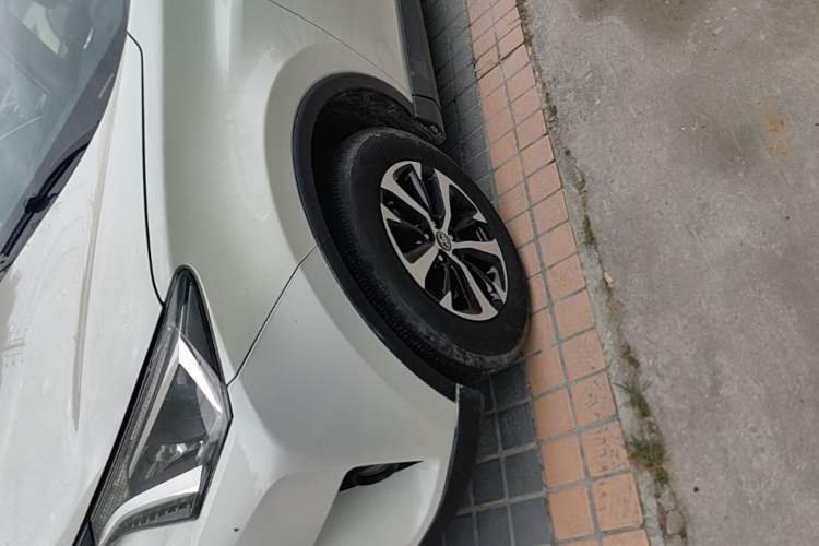 Used Toyota RAV4 2016 2.0L CVT Two-Wheel Drive Fashion Edition China V Standard Left Front Wheel Hub