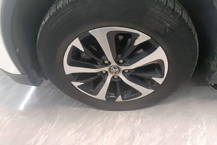 Used Toyota RAV4 2016 2.0L CVT Two-Wheel Drive Fashion Edition China V Standard Left Front Wheel Hub