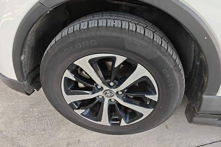 Used Toyota RAV4 2016 2.0L CVT Two-Wheel Drive Fashion Edition China V Standard Left Front Wheel Hub