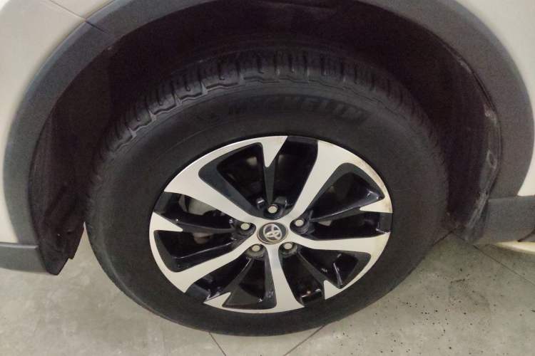 Used Toyota RAV4 2016 2.0L CVT Two-Wheel Drive Fashion Edition China V Standard Left Front Wheel Hub