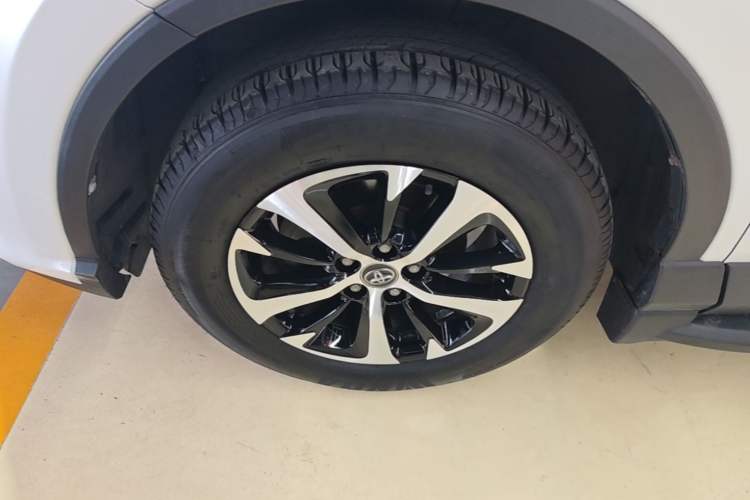 Used Toyota RAV4 2016 2.0L CVT Two-Wheel Drive Fashion Edition China V Standard Left Front Wheel Hub