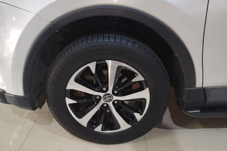 Used Toyota RAV4 2016 2.0L CVT Two-Wheel Drive Fashion Edition China V Standard Left Front Wheel Hub