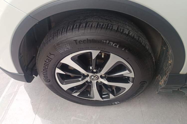 Used Toyota RAV4 2016 2.0L CVT Two-Wheel Drive Fashion Edition China V Standard Left Front Wheel Hub