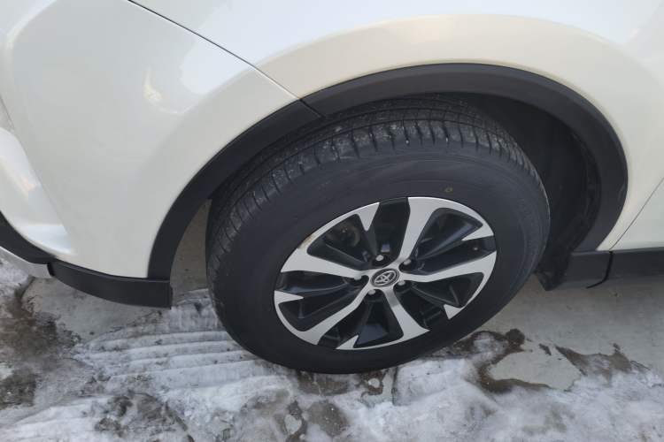 Used Toyota RAV4 2016 2.0L CVT Two-Wheel Drive Comfort Edition China V Standard Left Front Wheel Hub