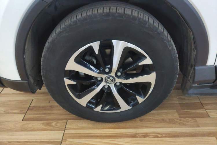 Used Toyota RAV4 2016 2.0L CVT Two-Wheel Drive Comfort Edition China V Standard Left Front Wheel Hub