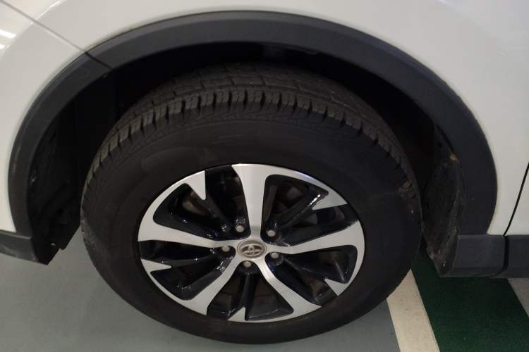 Used Toyota RAV4 2016 2.0L CVT Two-Wheel Drive Urban Edition China V Standard Left Front Wheel Hub
