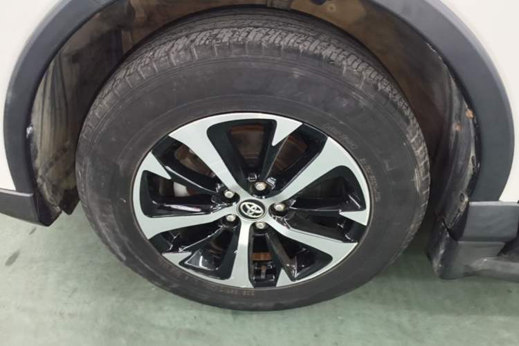 Used Toyota RAV4 2016 2.0L CVT Two-Wheel Drive Comfort Edition China V Standard Left Front Wheel Hub