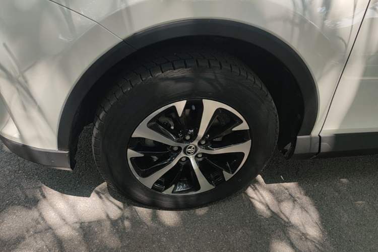 Used Toyota RAV4 2016 2.0L CVT Two-Wheel Drive Urban Edition China V Standard Left Front Wheel Hub