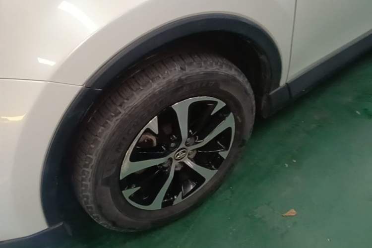 Used Toyota RAV4 2016 2.0L CVT Two-Wheel Drive Fashion Edition China V Standard Left Front Wheel Hub