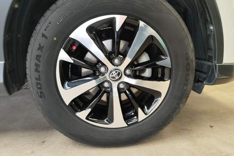 Used Toyota RAV4 2016 2.0L CVT Two-Wheel Drive Fashion Edition China V Standard Left Front Wheel Hub