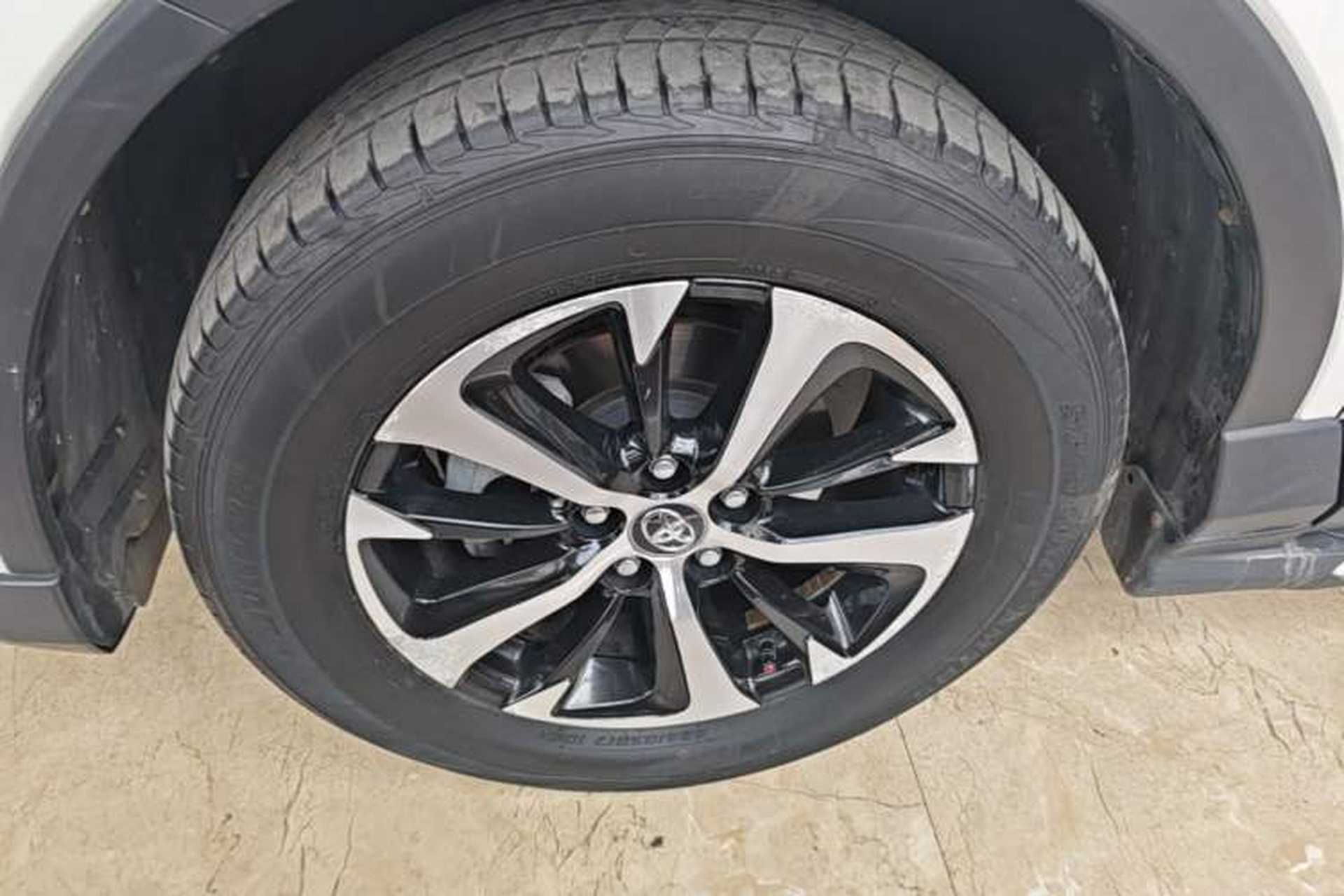 Used Toyota RAV4 2016 2.0L CVT Two-Wheel Drive Fashion Edition China V Standard Left Front Wheel Hub