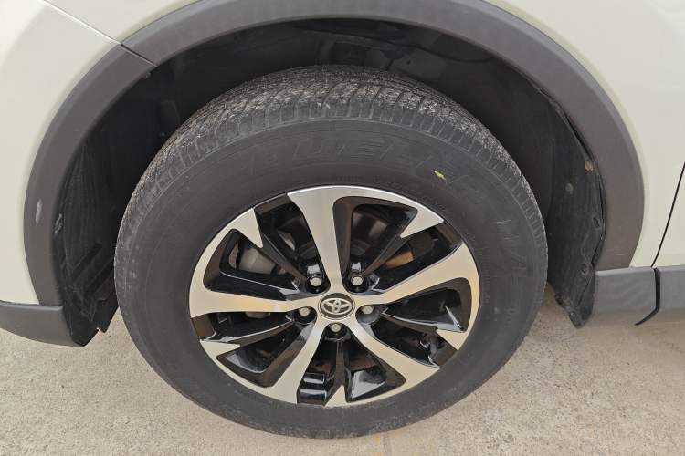 Used Toyota RAV4 2016 2.0L CVT Two-Wheel Drive Fashion Edition China V Standard Left Front Wheel Hub