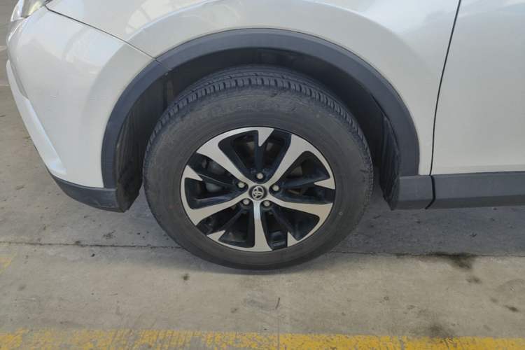 Used Toyota RAV4 2016 2.0L CVT Two-Wheel Drive Fashion Edition China V Standard Left Front Wheel Hub