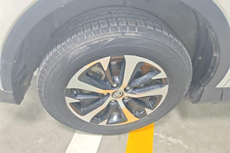 Used Toyota RAV4 2016 2.0L CVT Two-Wheel Drive Fashion Edition China V Standard Left Front Wheel Hub