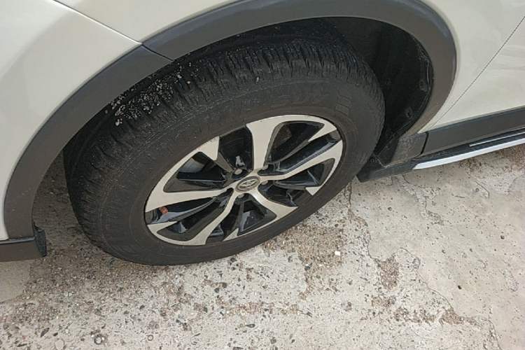 Used Toyota RAV4 2016 2.0L CVT Two-Wheel Drive Fashion Edition China V Standard Left Front Wheel Hub
