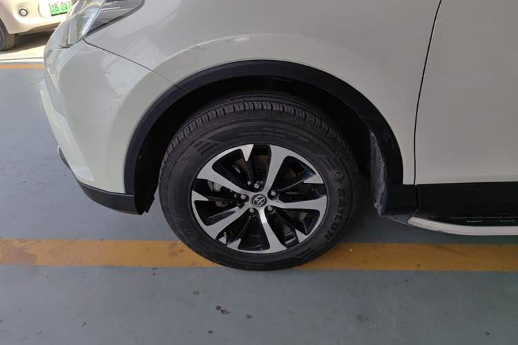 Used Toyota RAV4 2016 2.0L CVT Two-Wheel Drive Smart Edition China V Standard Left Front Wheel Hub