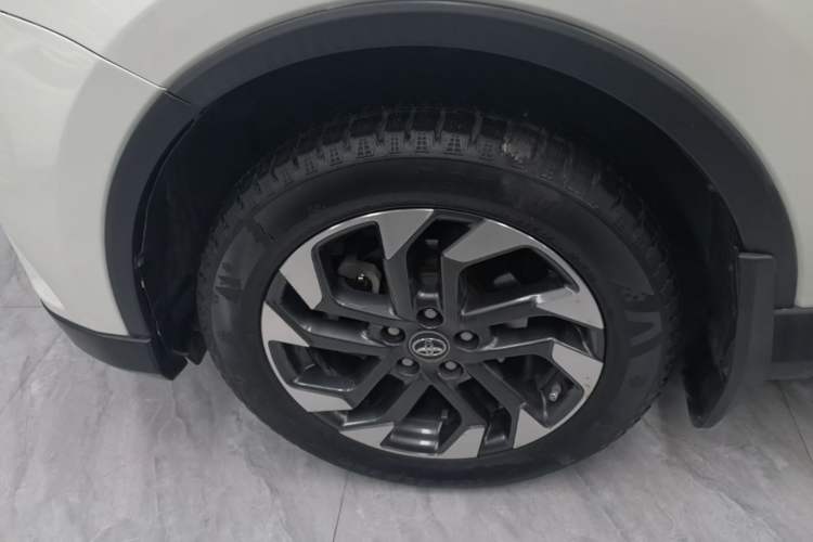 Used Toyota RAV4 2016 2.5L Automatic 4x4 Elite Edition Left Front Wheel Hub
