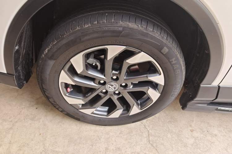 Used Toyota RAV4 2016 2.5L Automatic 4x4 Elite Edition Left Front Wheel Hub