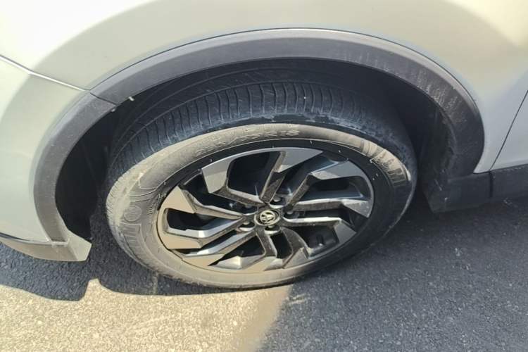 Used Toyota RAV4 2016 2.5L Automatic 4x4 Elite Edition Left Front Wheel Hub