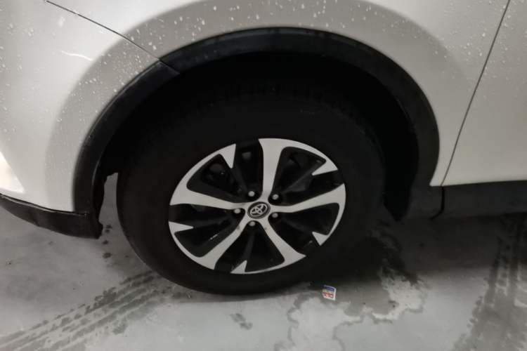 Used Toyota RAV4 2016 2.0L CVT Two-Wheel Drive Fashion Edition China V Standard Left Front Wheel Hub