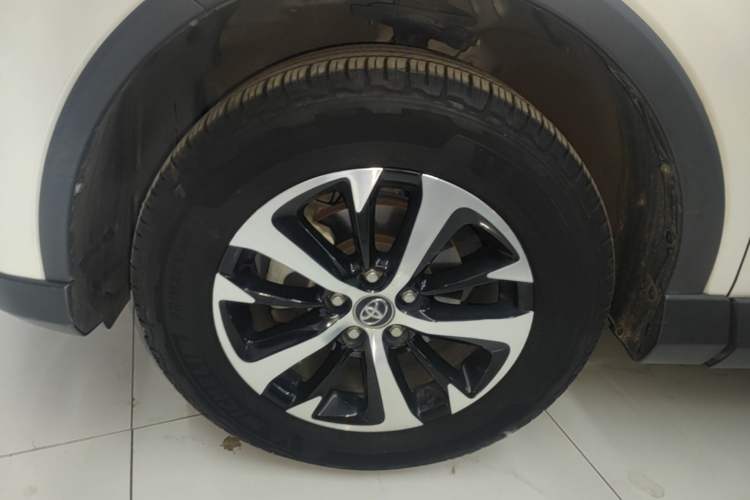 Used Toyota RAV4 2016 2.0L CVT Two-Wheel Drive Smart Edition China V Standard Left Front Wheel Hub