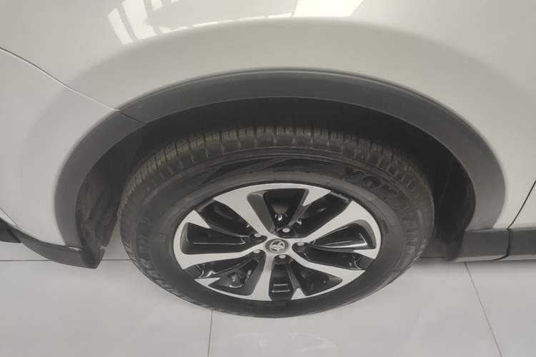 Used Toyota RAV4 2016 2.0L CVT Two-Wheel Drive Comfort Edition China V Standard Left Front Wheel Hub